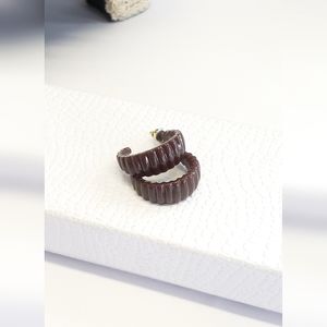 Vintage Brown Ripple Lucite Hoop Earrings Estate Jewelry Good Quality